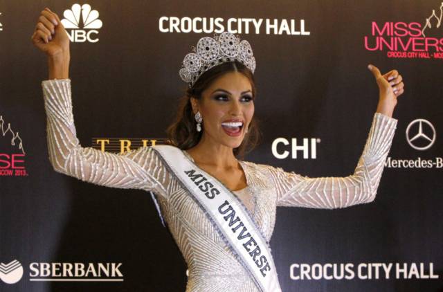 Miss Universe 2013 Gabriela Isler gives a thumbs-up to the camera