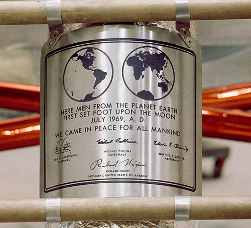 Apollo 11 plaque