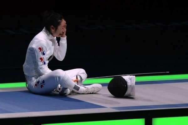Shin A. Lam, olympic fencer from S. Korea, cries in the arena after a loss to her opponent.