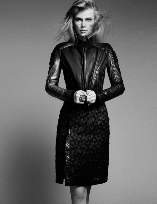 Taylor swift in an edge black Tom Ford jacket and black dress.