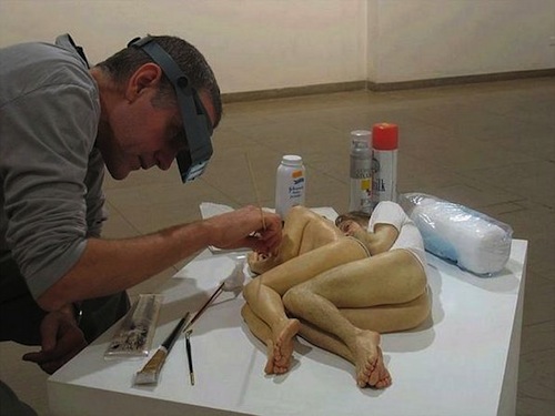 Mueck at work on Spooning Couple